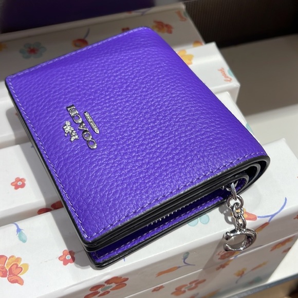 Coach Snap Wallet
Silver/Sport Purple - Picture 10 of 16